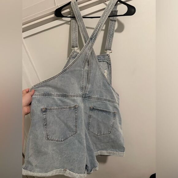 Revolve Superdown Meghan Distressed Short Overalls Shortall Denim Light Wash L - Picture 5 of 9